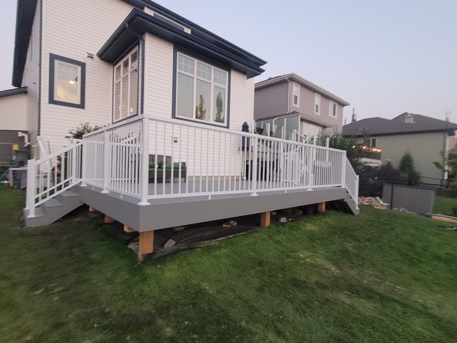 Composite Deck with White Metal Railing