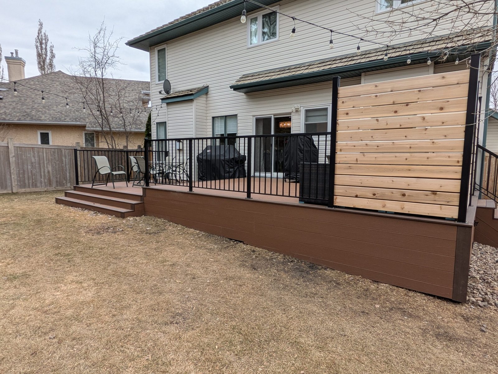 St. Albert Composite Deck & Privacy Screen