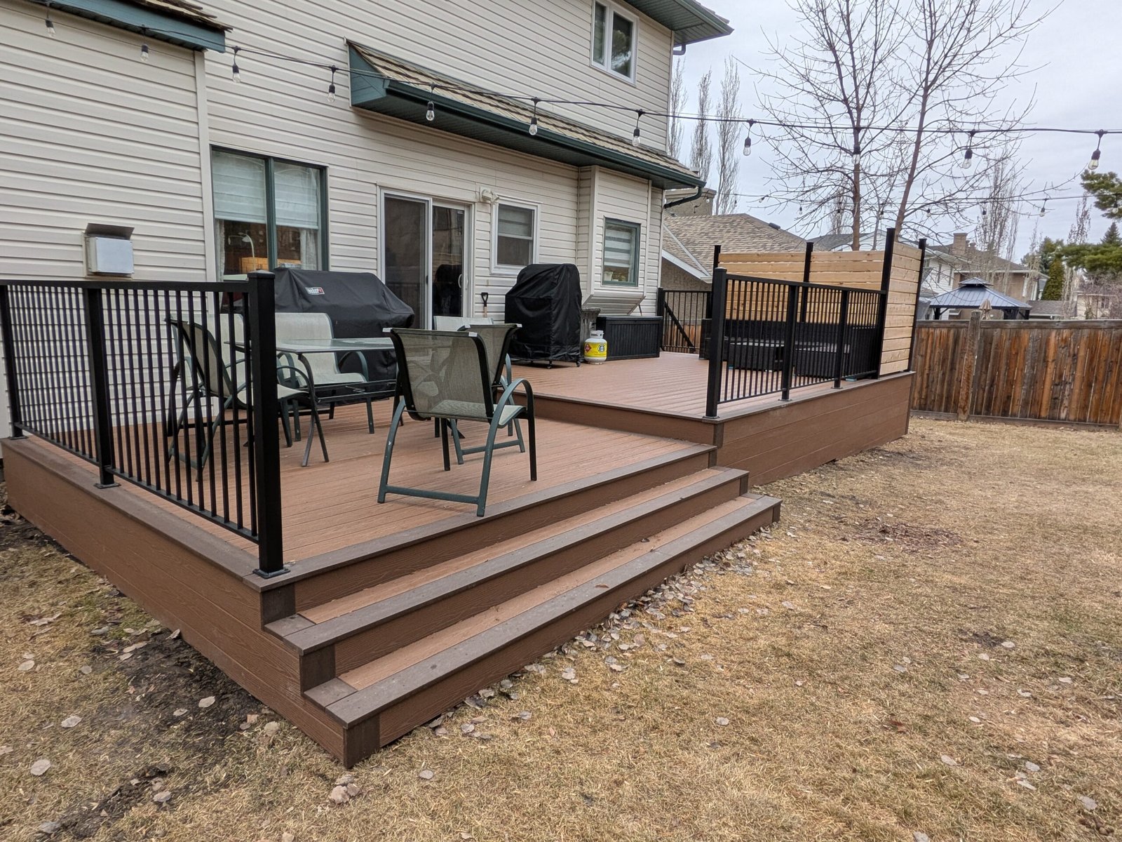 St. Albert Composite Deck & Privacy Screen